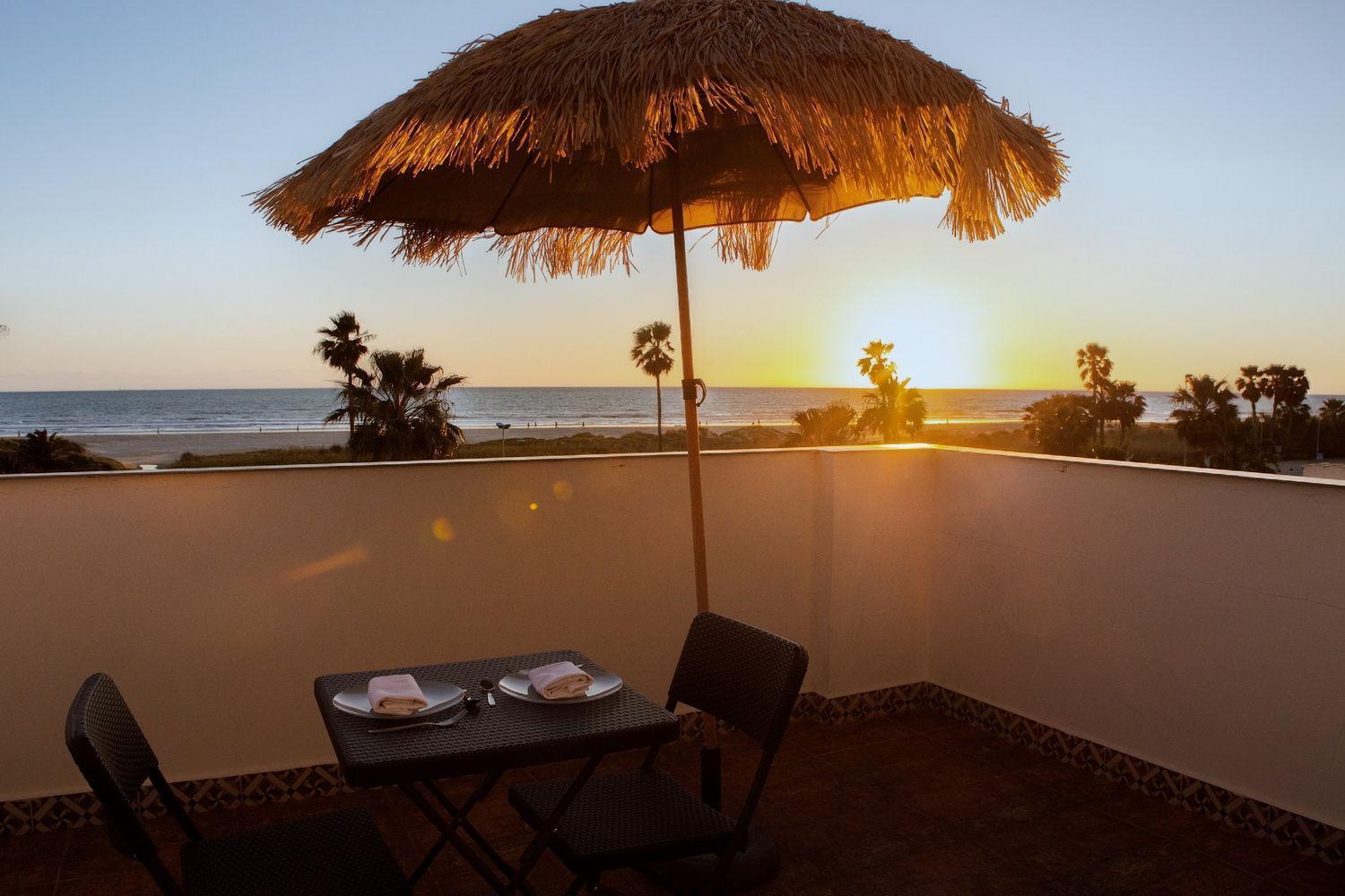 Hotel Playa Conil - Beachfront Studios & Suites Conil De La Frontera Exterior photo
